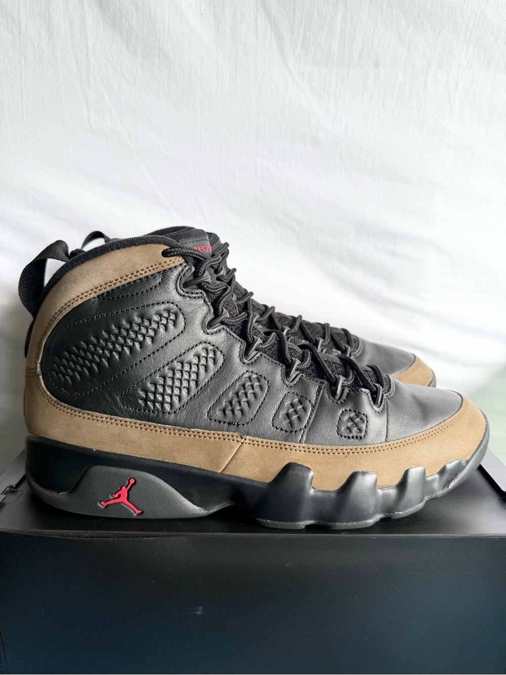 AUTHENTIC Jordan 9 Olive size 10 HV4794-030 2024 PRE-OWNED